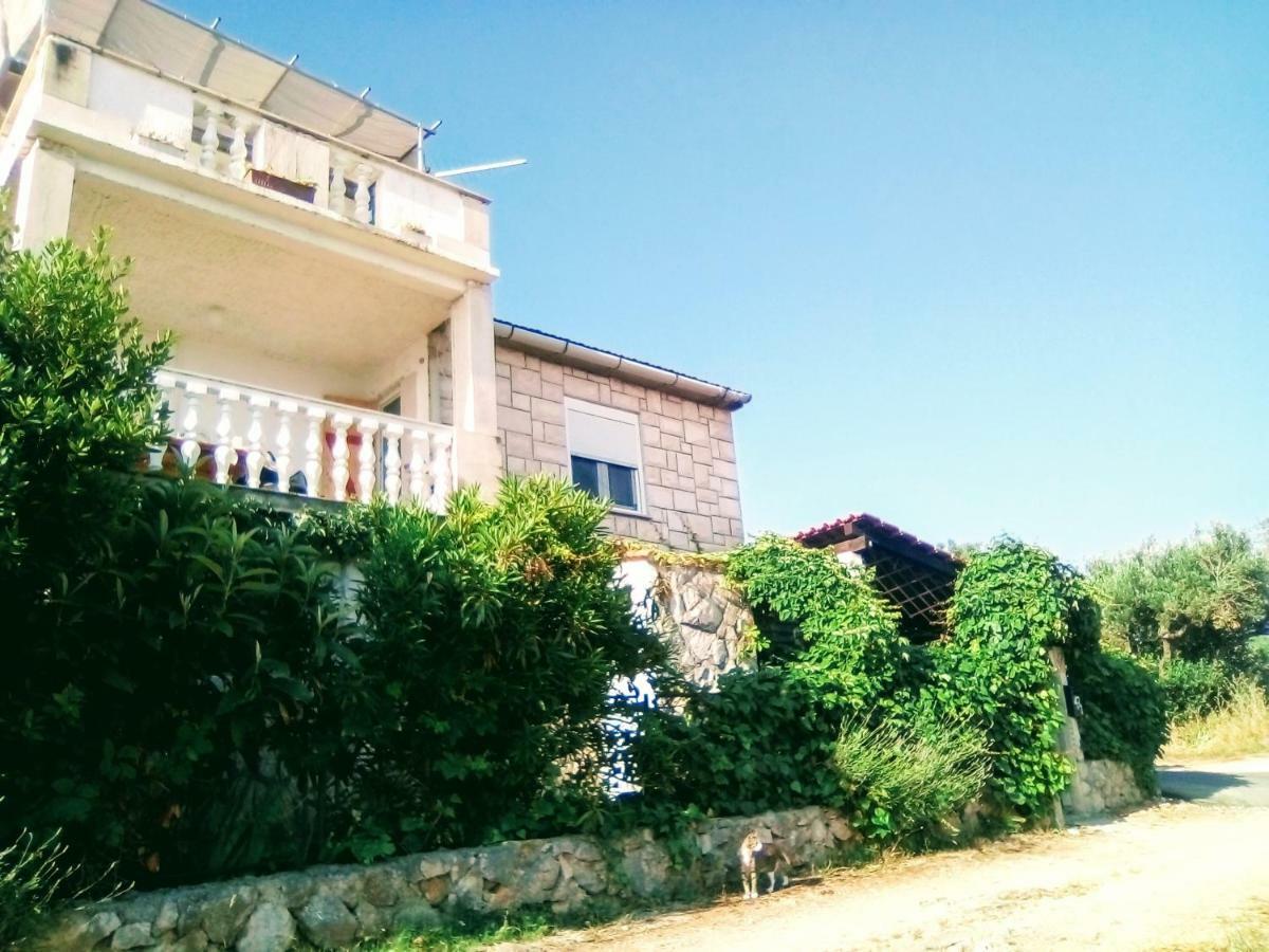 Apartment Ma'Re Supetar Buitenkant foto